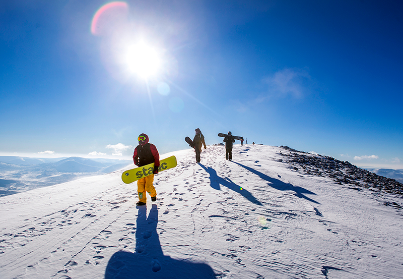 Skiers on top of the Altai mountains